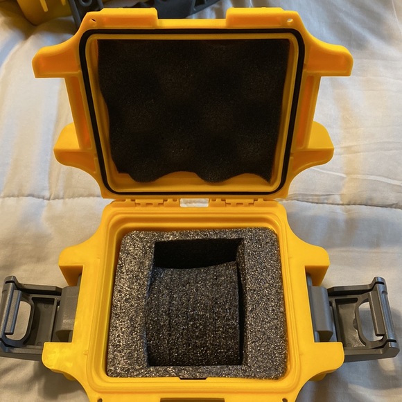 Invicta 1 Slot Dive Impact Case Yellow - Picture 2 of 3